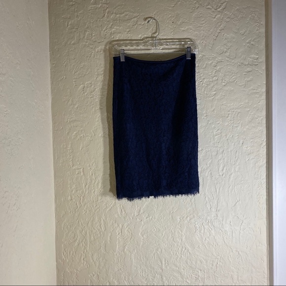 Diane von Furstenberg DVF ‘Scotia’ Navy Blue Lace Pencil Skirt Size 6 - Picture 3 of 8